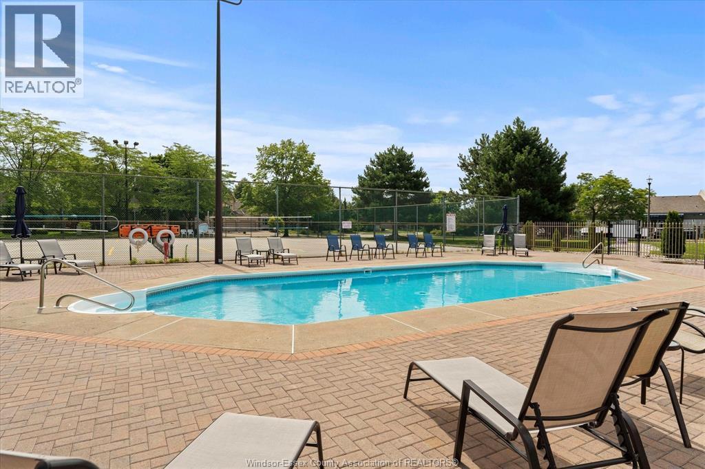 #213 310 VILLAGE GROVE DRIVE - 34