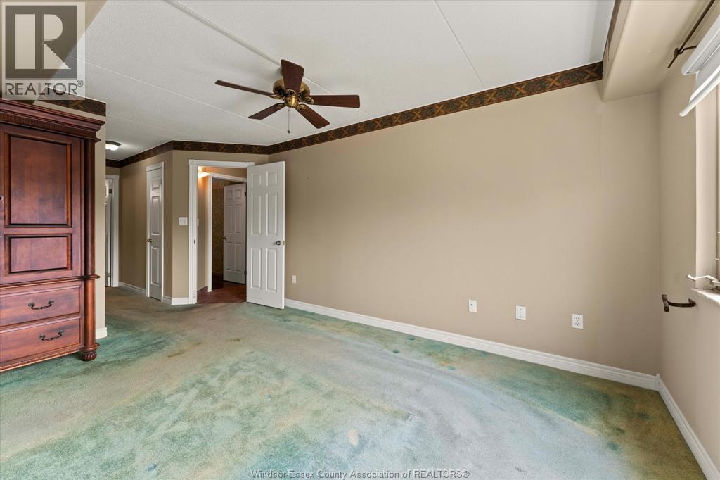 #213 310 VILLAGE GROVE DRIVE - 26