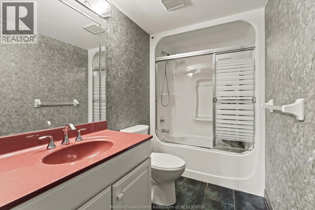 #213 310 VILLAGE GROVE DRIVE - 22