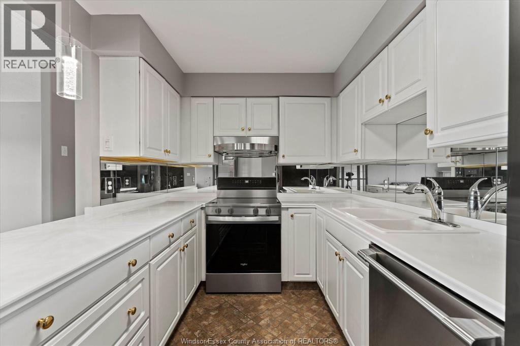 #213 310 VILLAGE GROVE DRIVE - 12