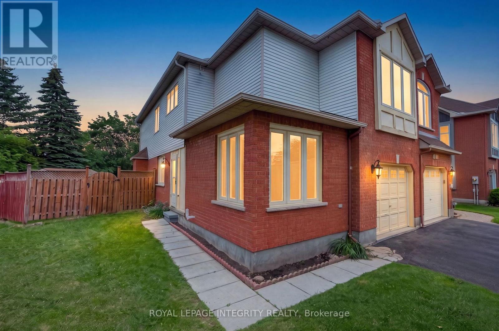 137 HUNTERSWOOD CRESCENT - 1