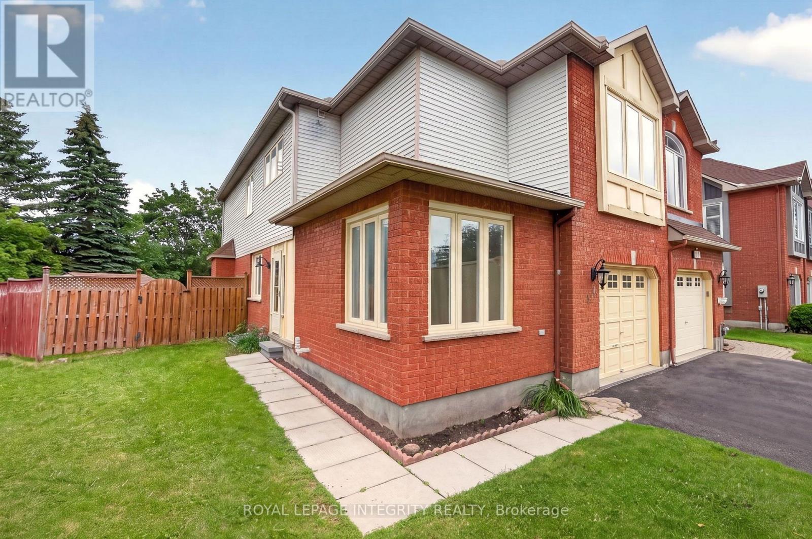 137 HUNTERSWOOD CRESCENT - 2