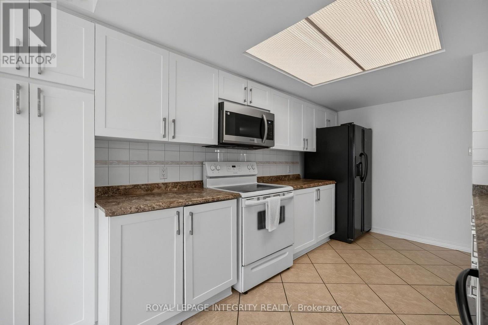 137 HUNTERSWOOD CRESCENT - 23