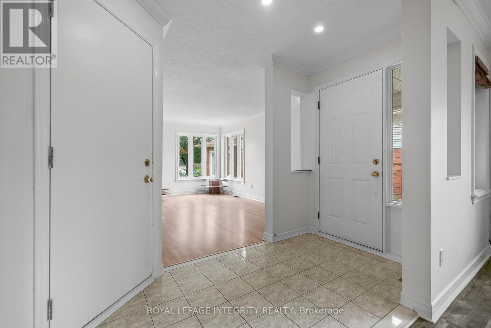 137 HUNTERSWOOD CRESCENT - 3