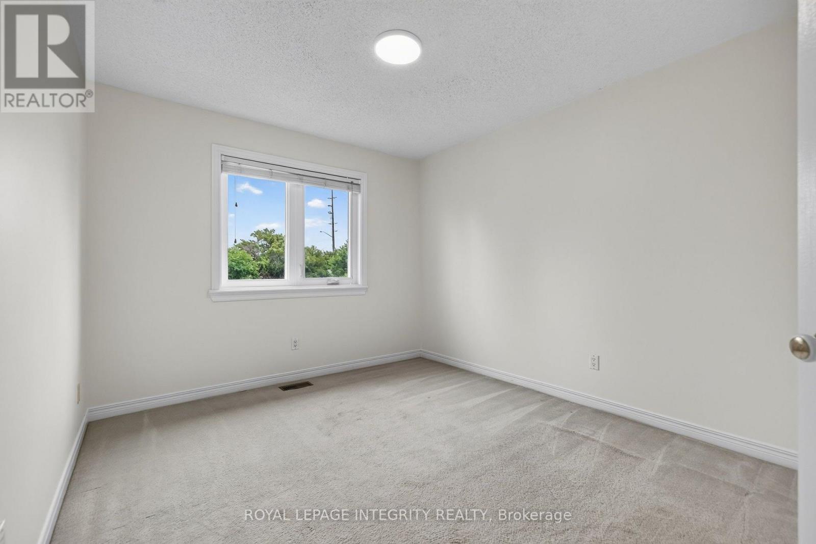 137 HUNTERSWOOD CRESCENT - 32