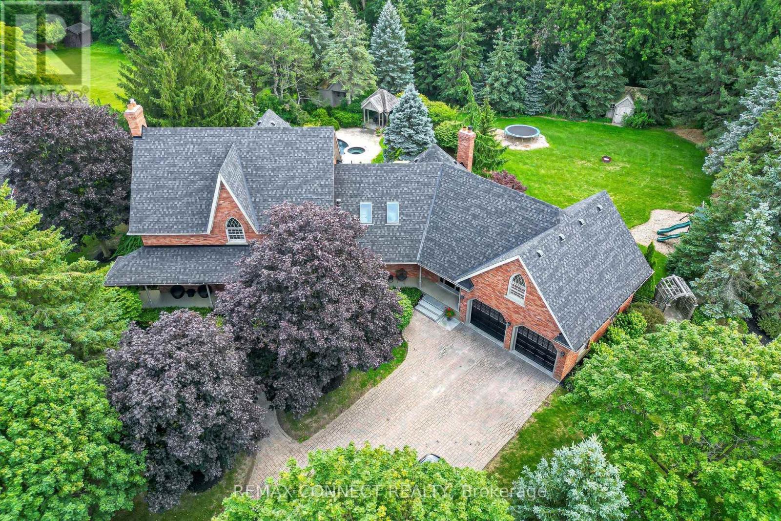 255 LORETTA CRESCENT - 1