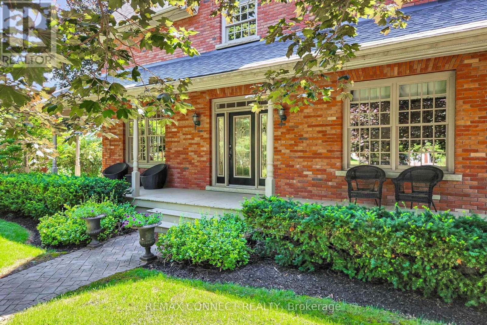 255 LORETTA CRESCENT - Image 3