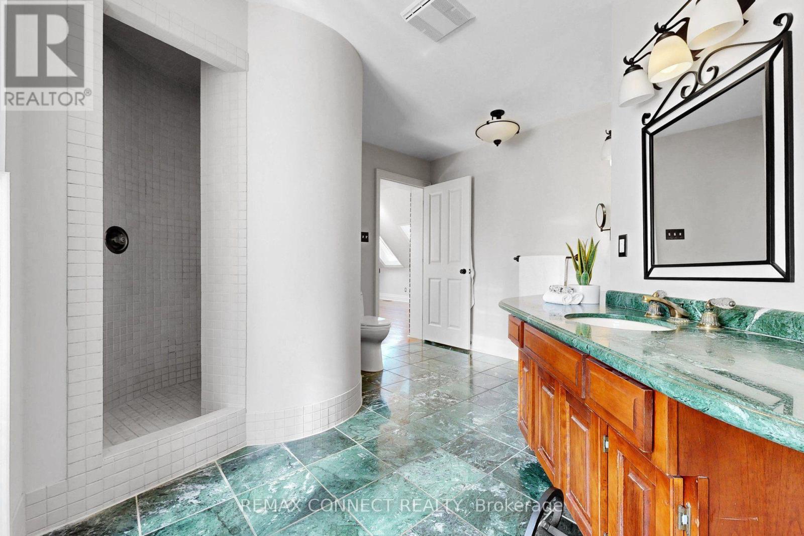 255 LORETTA CRESCENT - Image 34