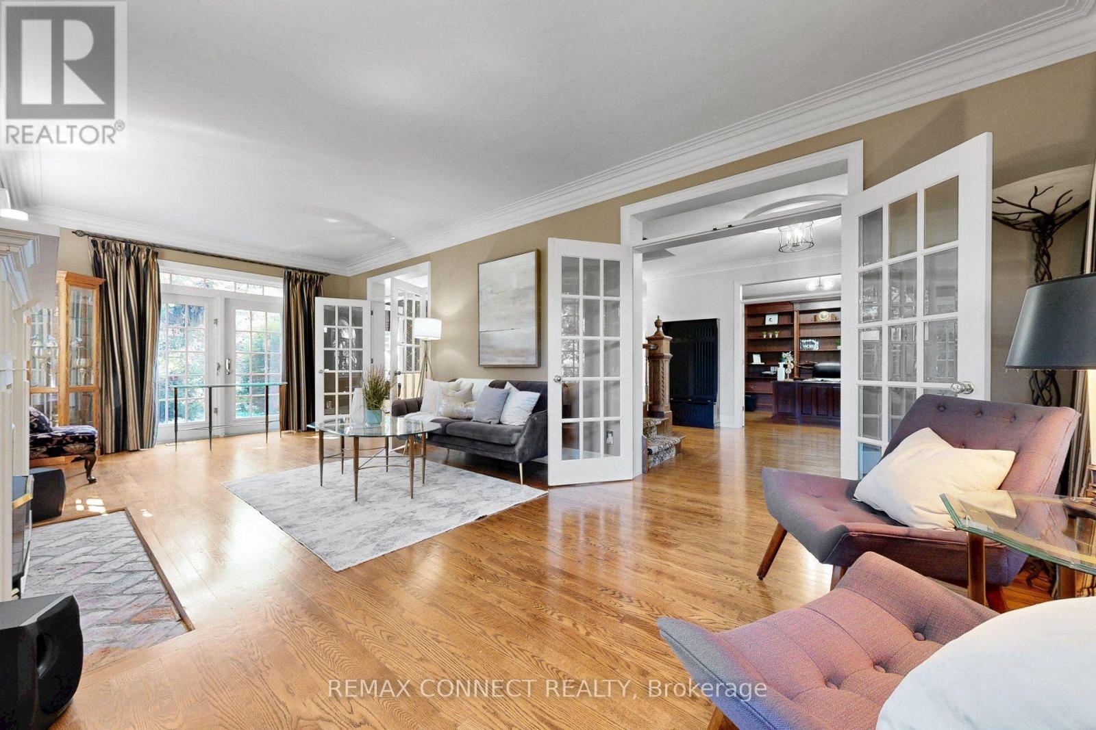 255 LORETTA CRESCENT - Image 5