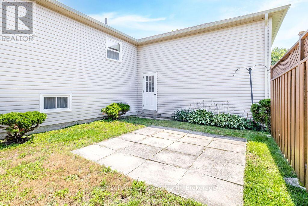 31 BROUWER CRESCENT - 26