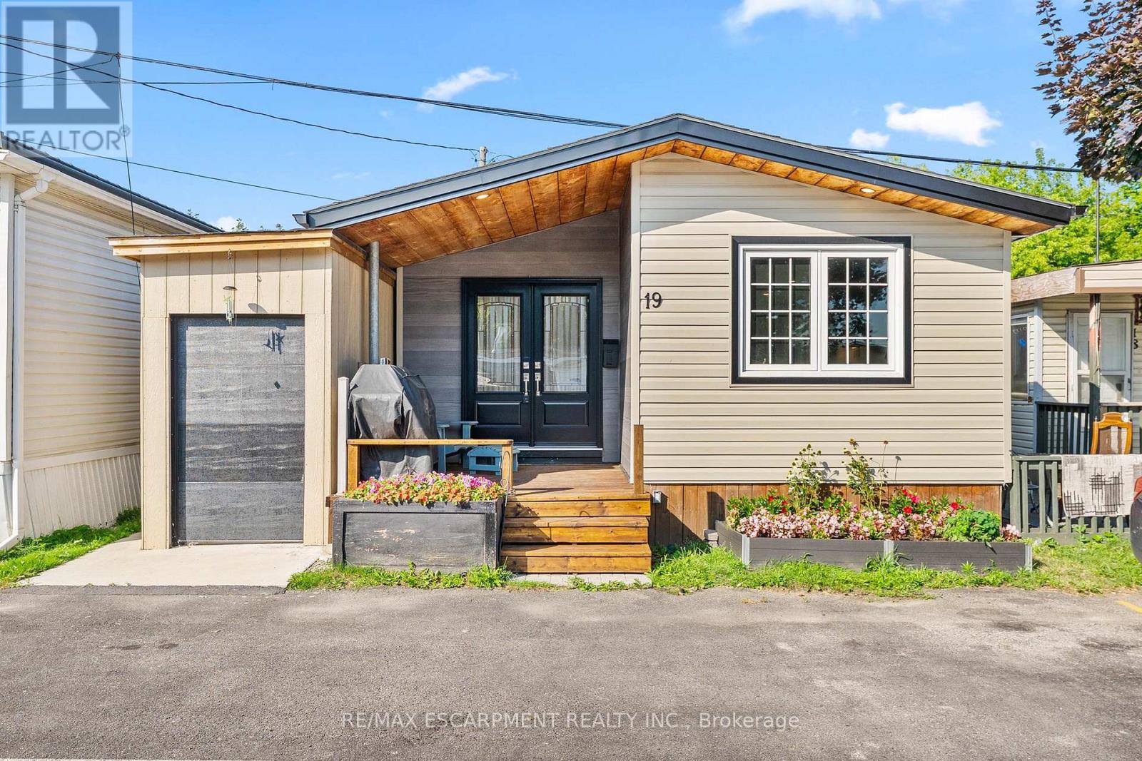 #19 3233 DERRY ROAD E - 1