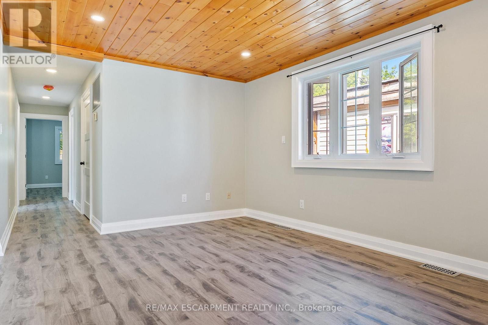 #19 3233 DERRY ROAD E - 17