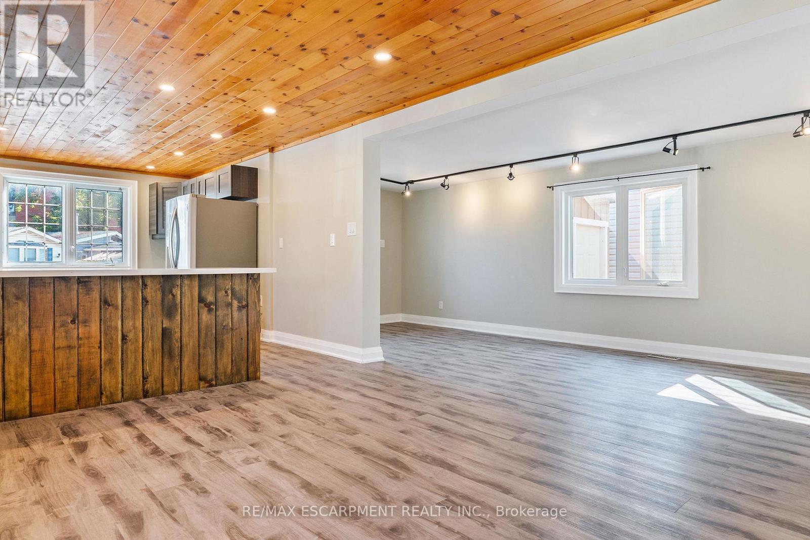 #19 3233 DERRY ROAD E - 18
