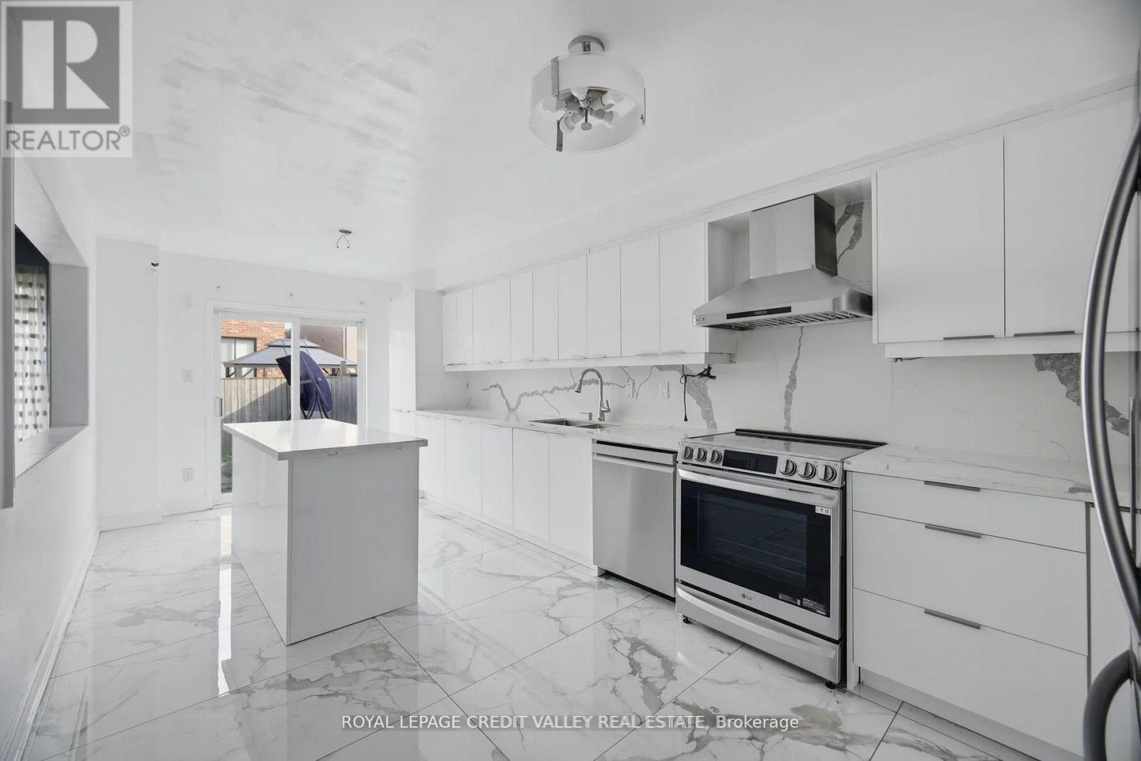23 CAPISTRO STREET - 12
