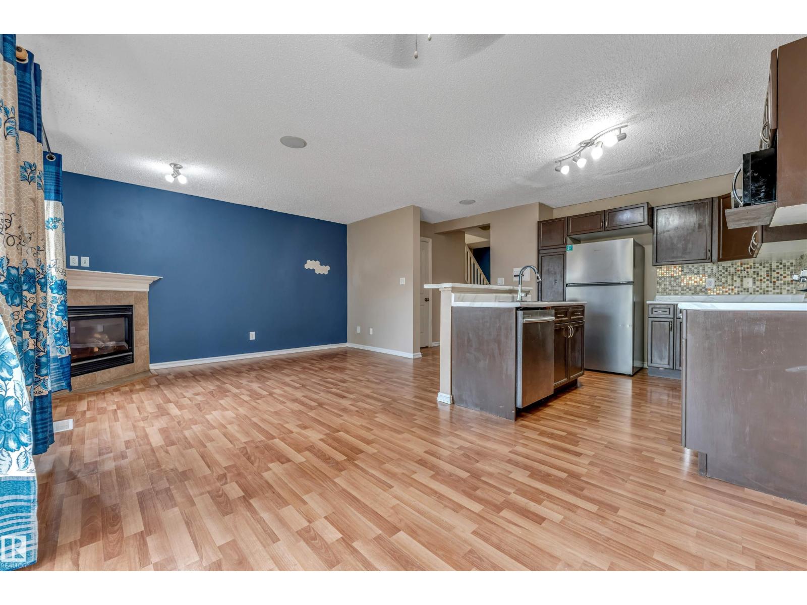 7743 8 AV SW SW - 10