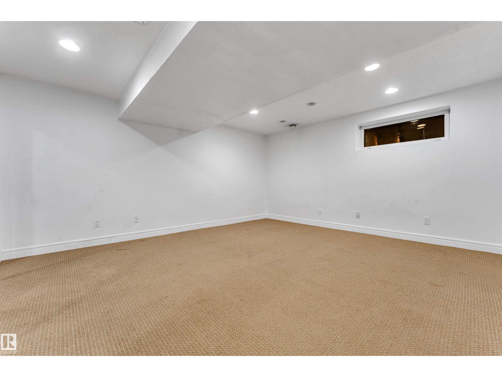 7743 8 AV SW SW - 29