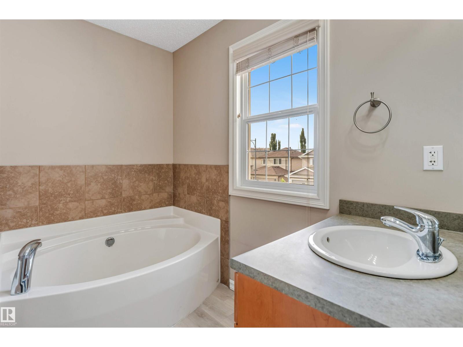 7743 8 AV SW SW - 26