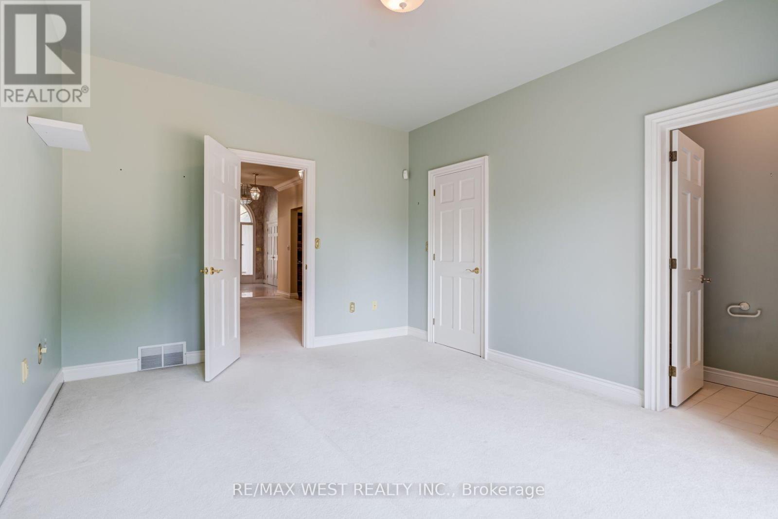 54 LYNNDALE ROAD - 24