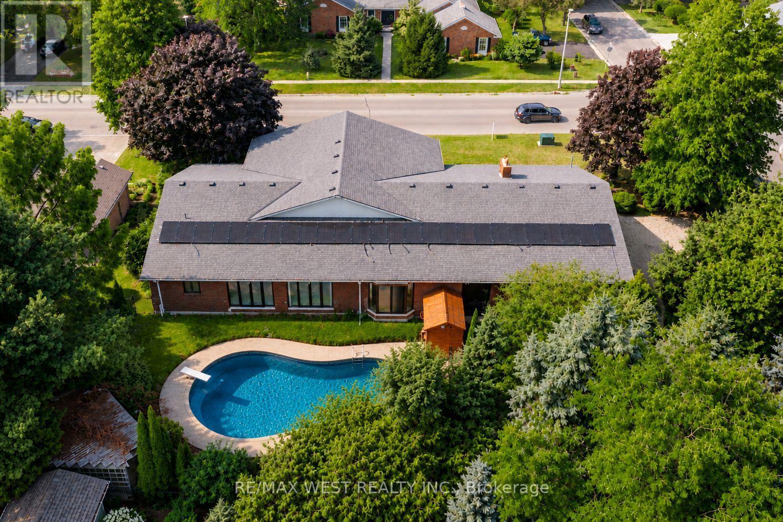 54 LYNNDALE ROAD - 44