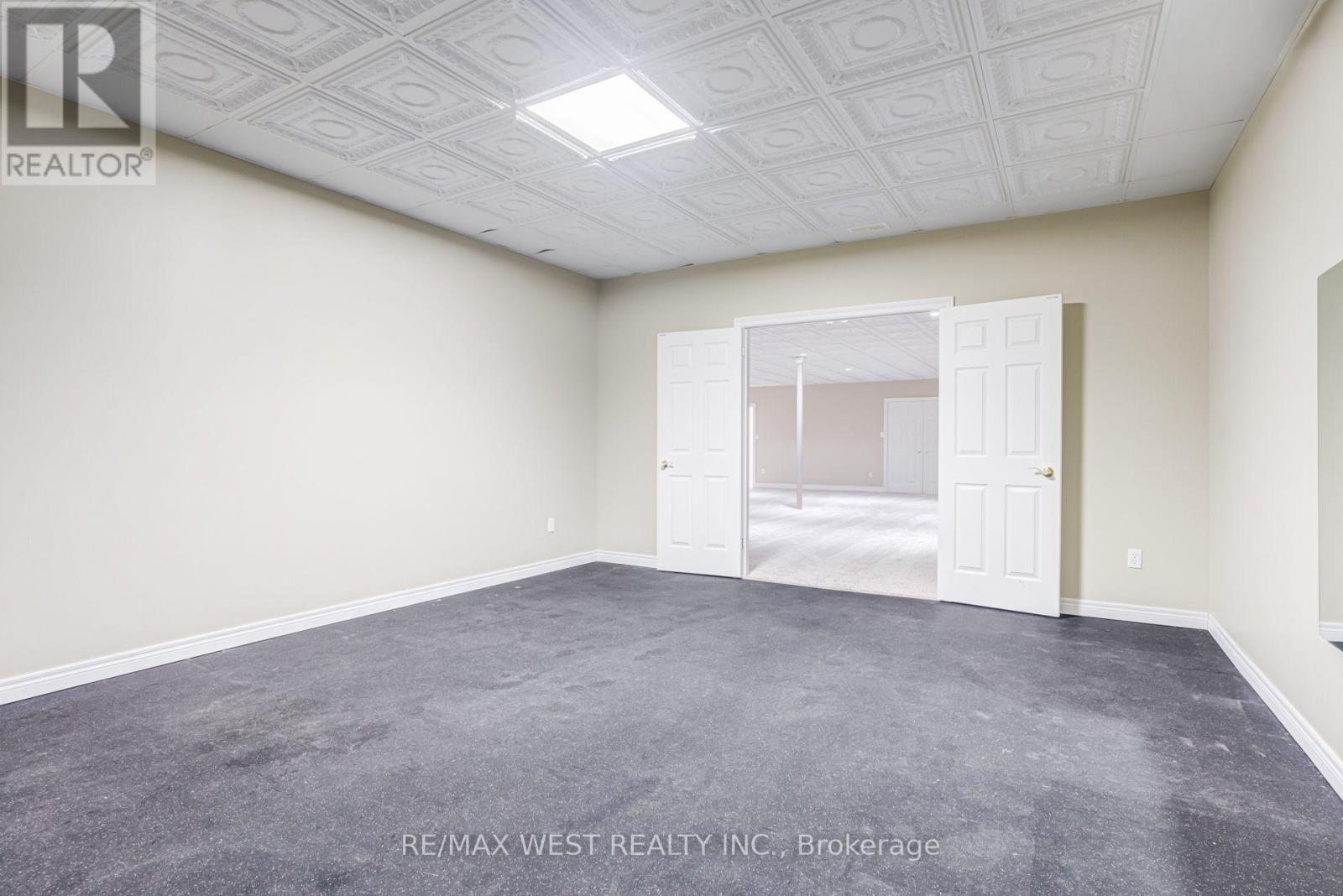 54 LYNNDALE ROAD - 40