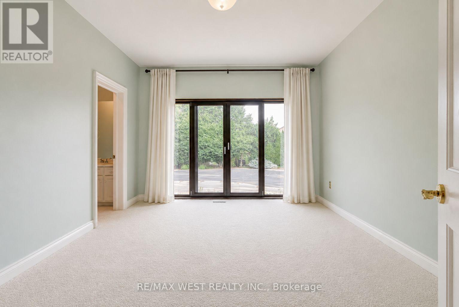 54 LYNNDALE ROAD - 23