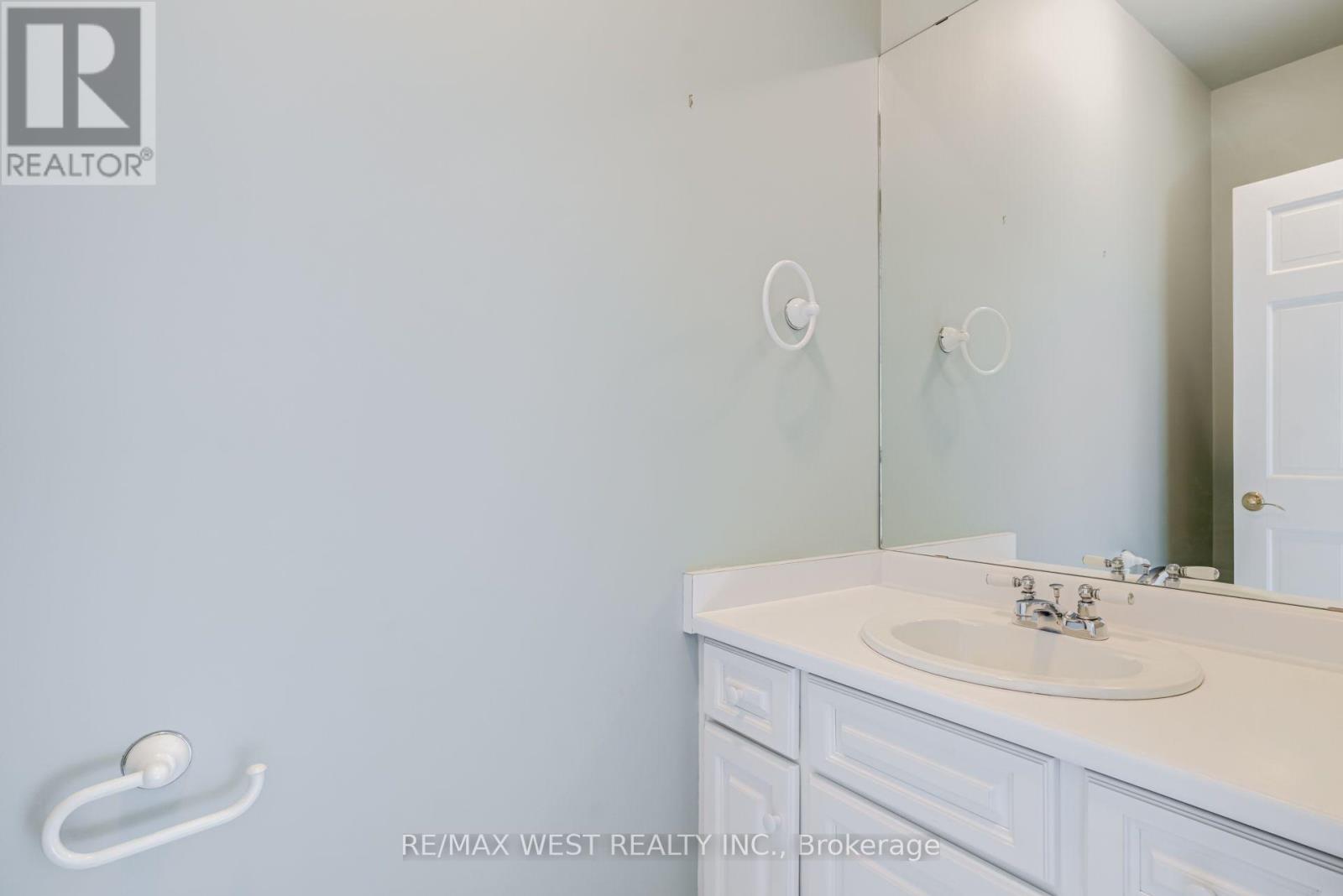 54 LYNNDALE ROAD - 25