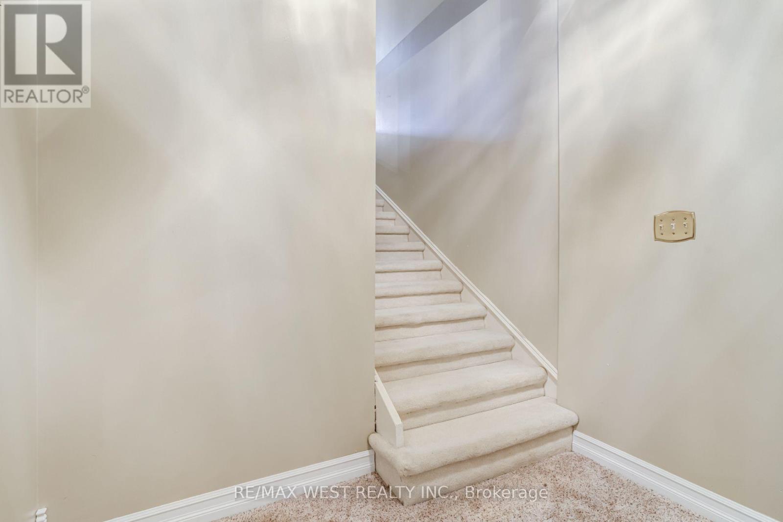 54 LYNNDALE ROAD - 30