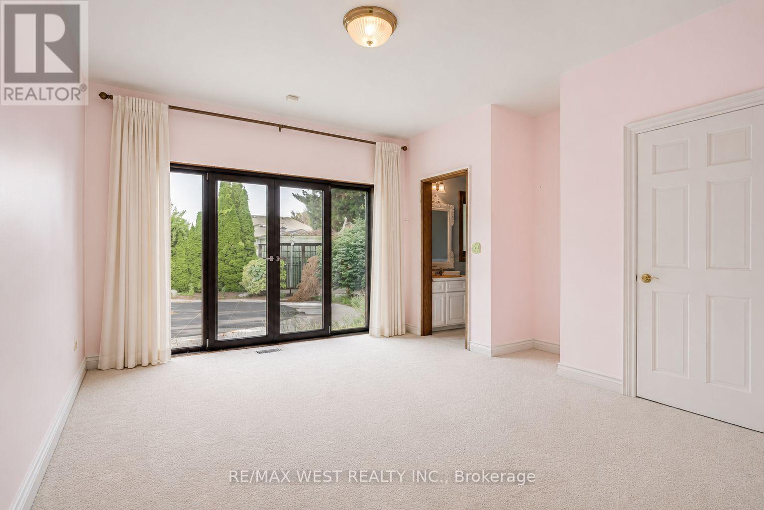 54 LYNNDALE ROAD - 26