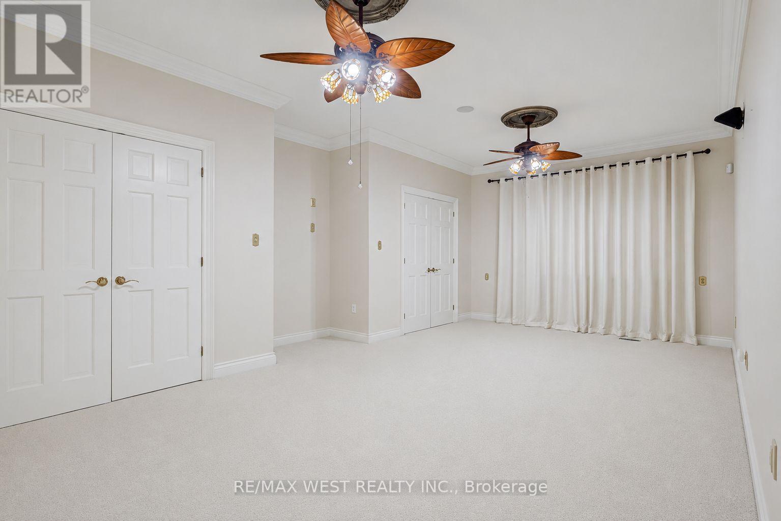 54 LYNNDALE ROAD - 18
