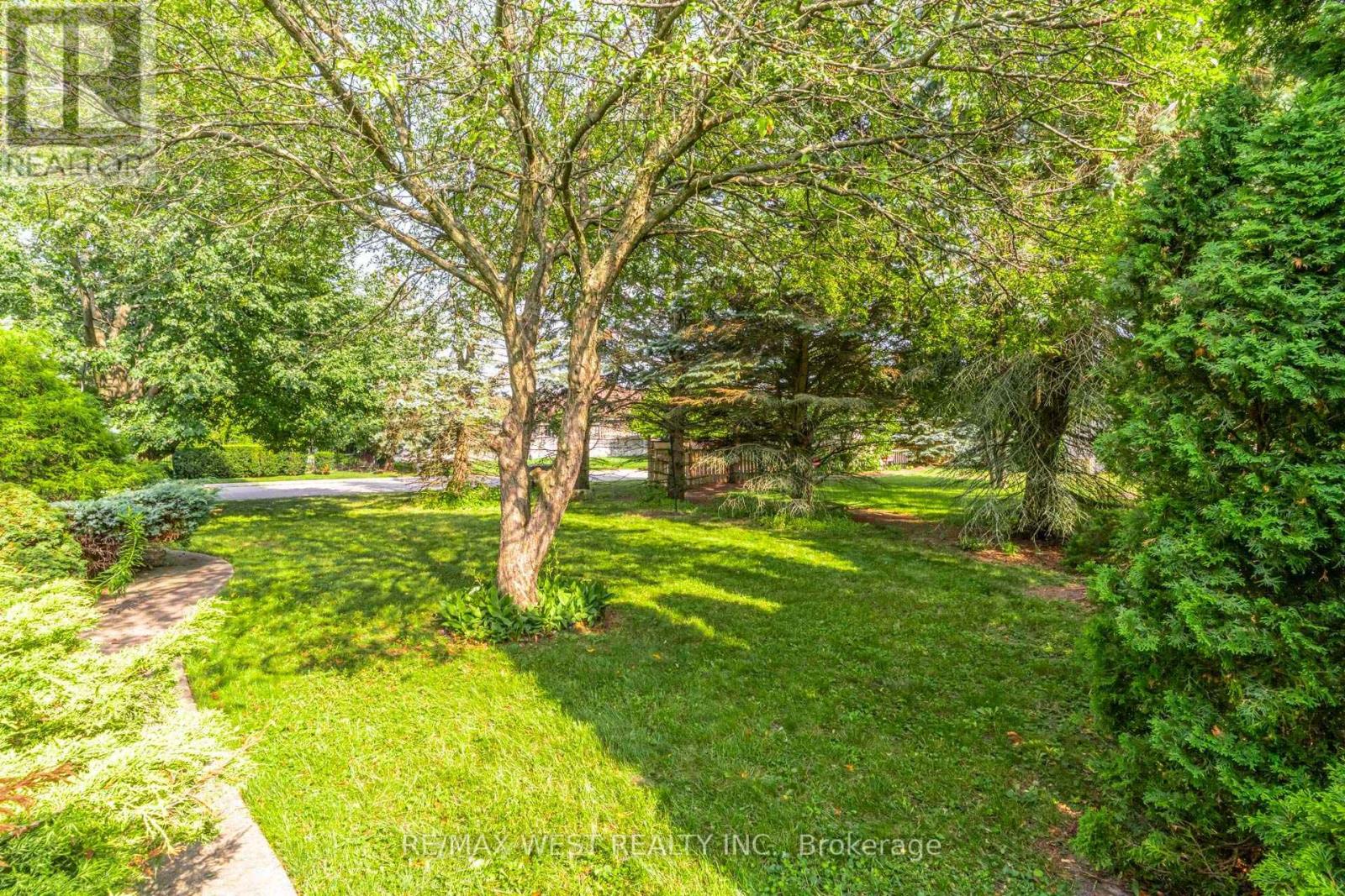 54 LYNNDALE ROAD - 46