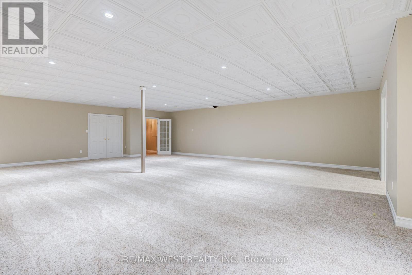 54 LYNNDALE ROAD - 31
