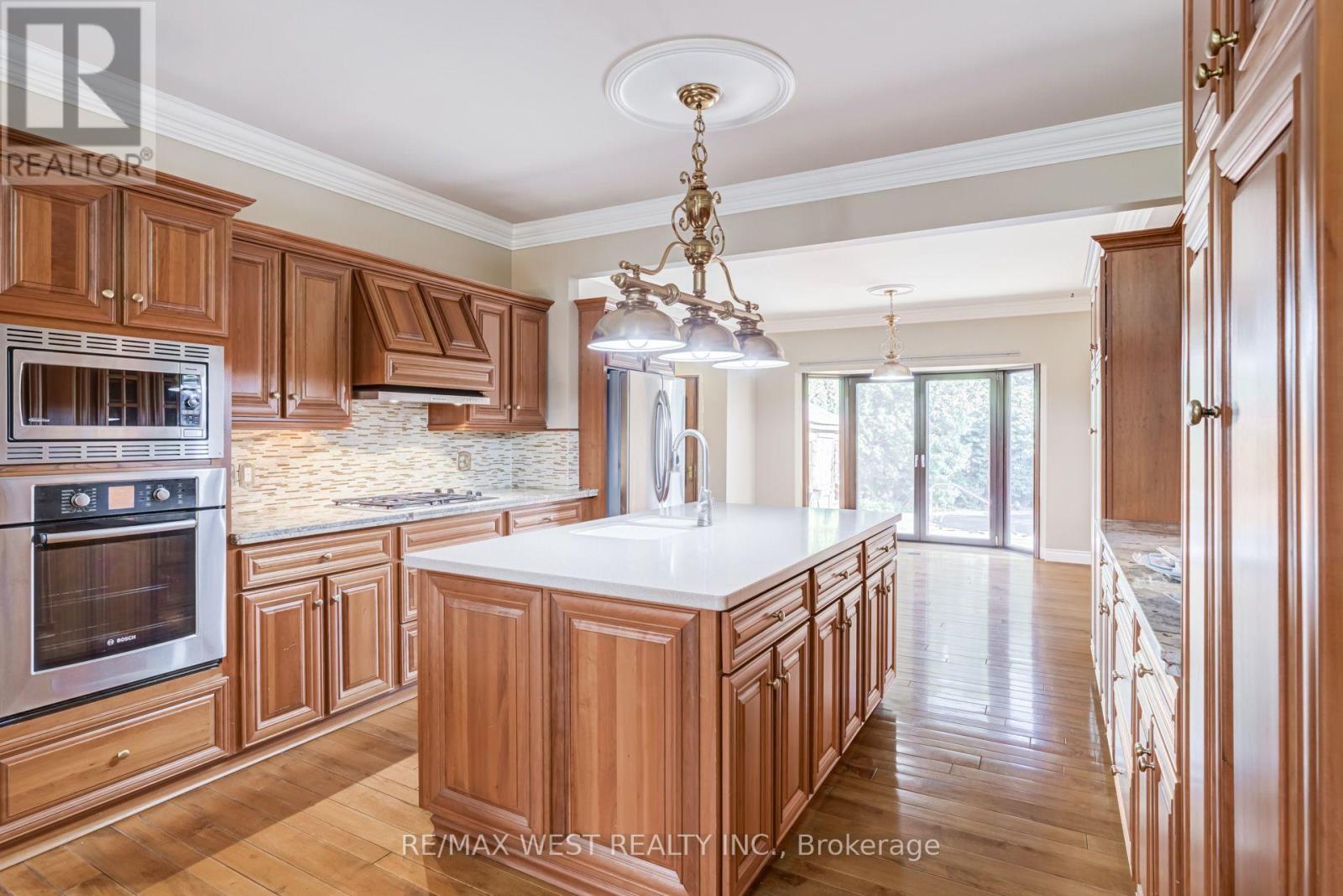 54 LYNNDALE ROAD - 8