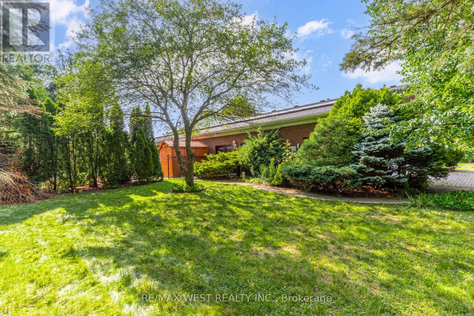 54 LYNNDALE ROAD - 47