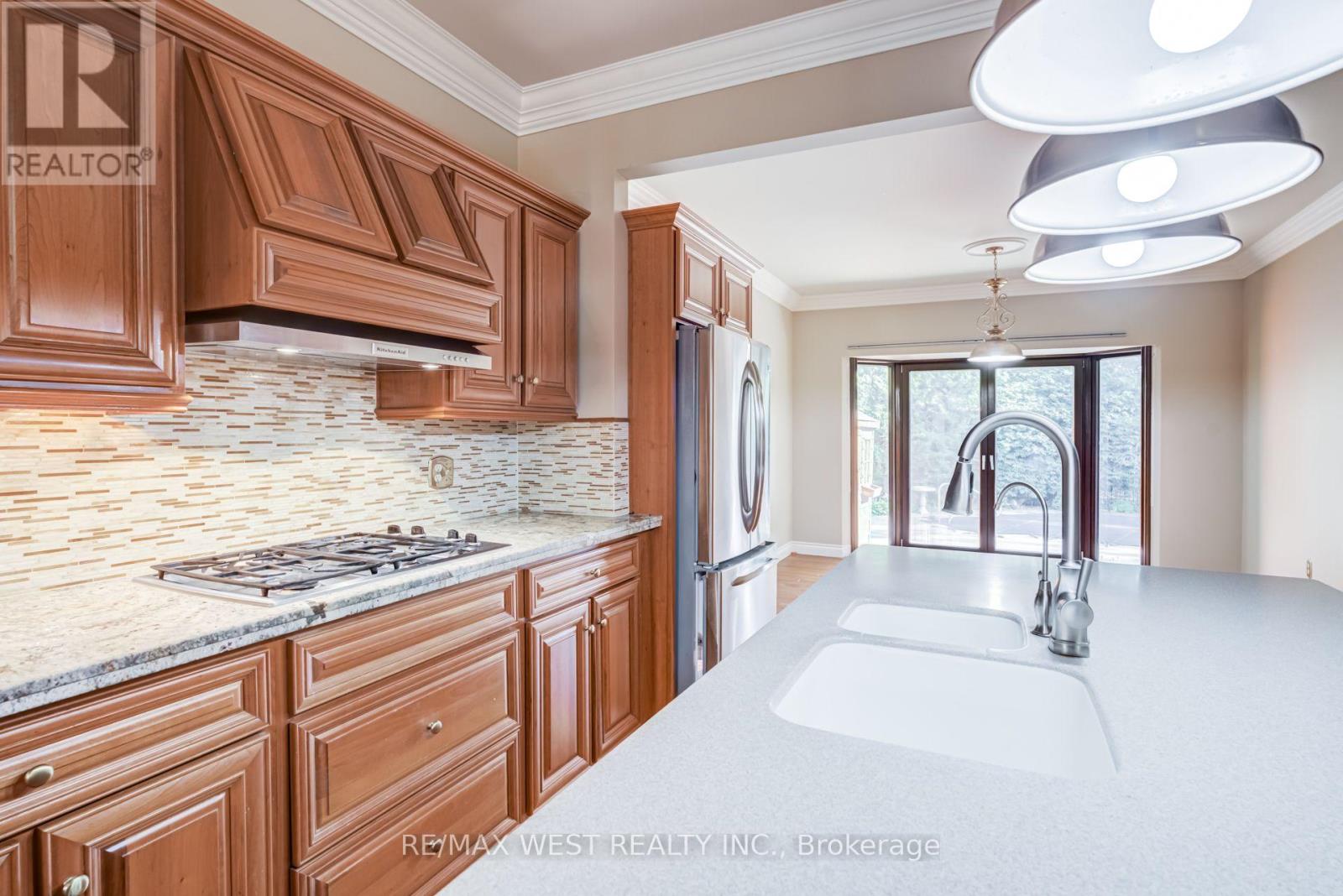 54 LYNNDALE ROAD - 9