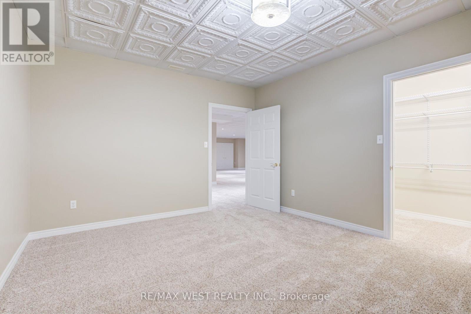 54 LYNNDALE ROAD - 35