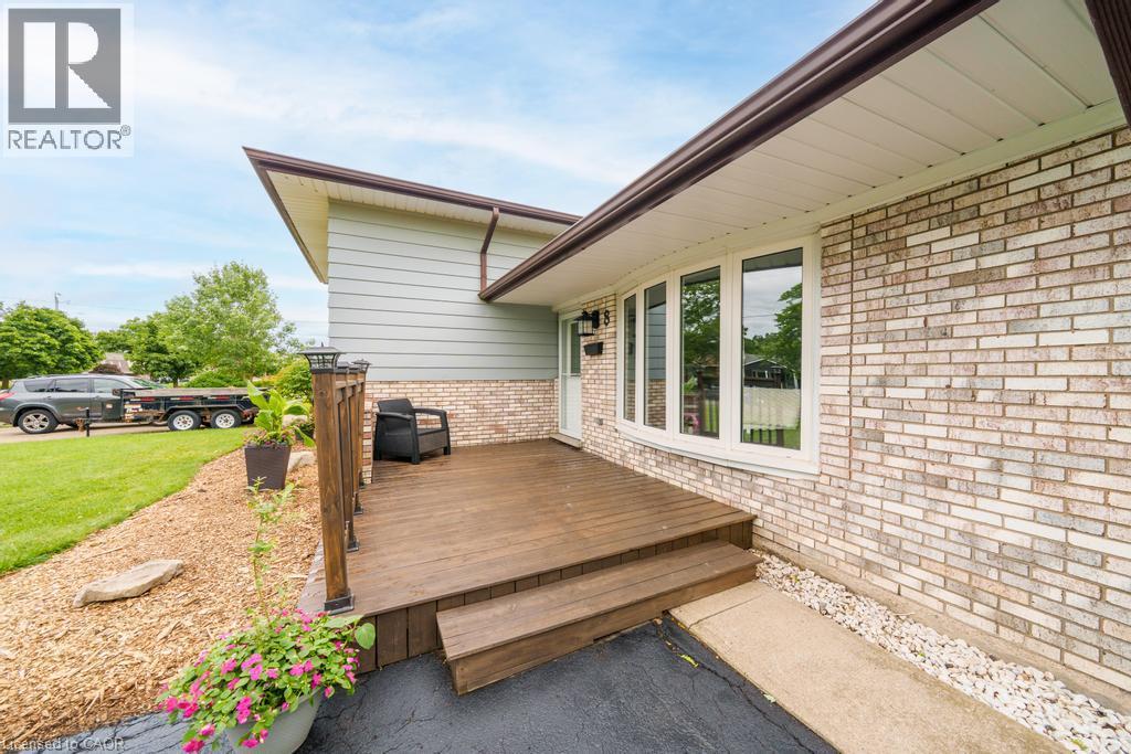 8 ACADIA Crescent - Image 3
