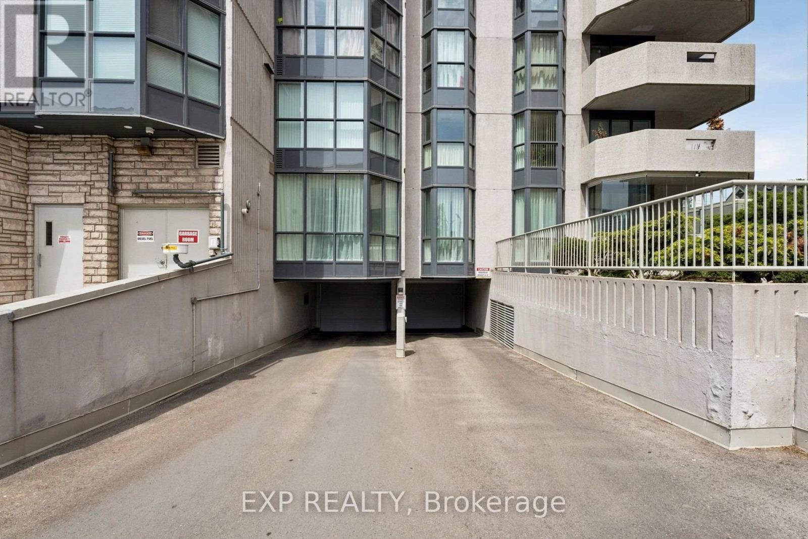 #1304 67 CAROLINE STREET S - 4