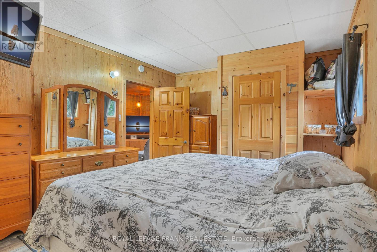 989 NORTH MCKENZIE LAKE ROAD - Image 19