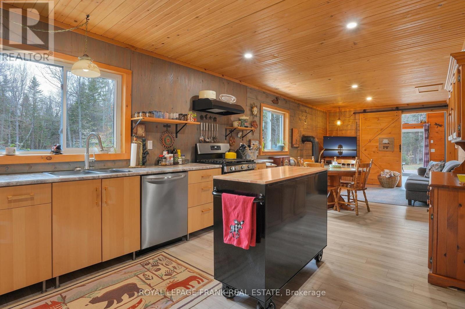 989 NORTH MCKENZIE LAKE ROAD - 12