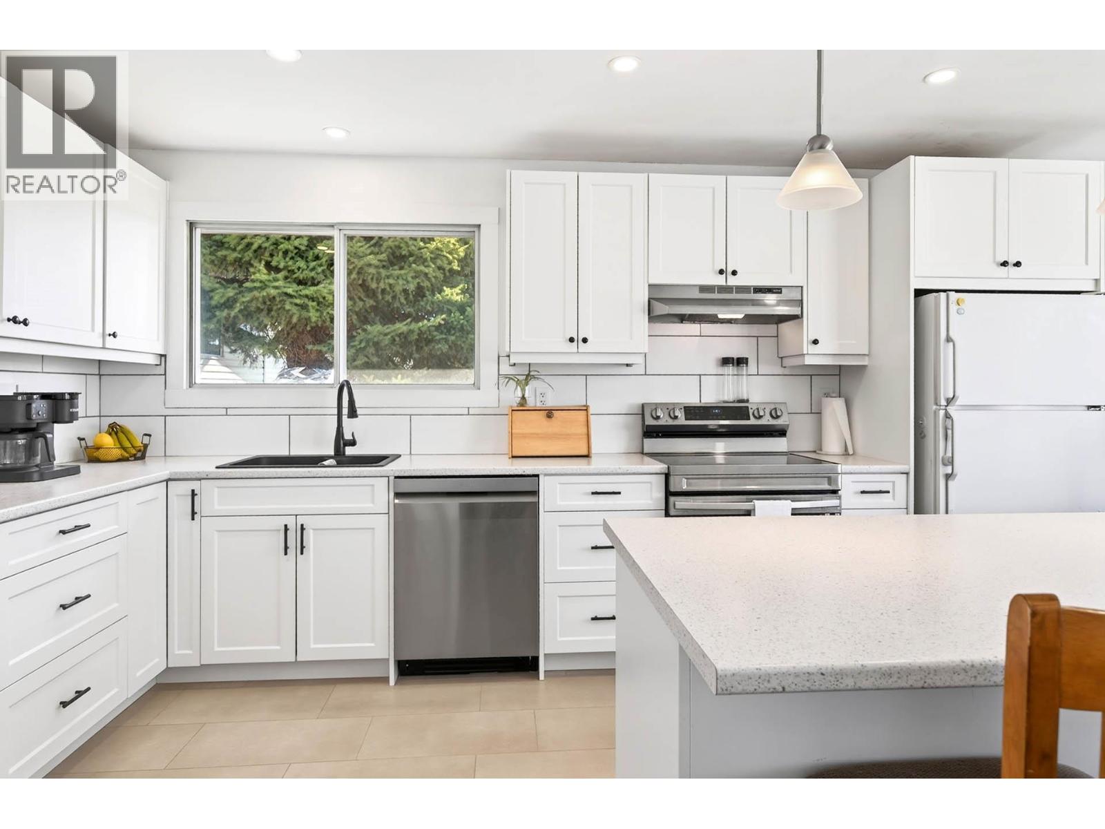 15 Galena Avenue - 13