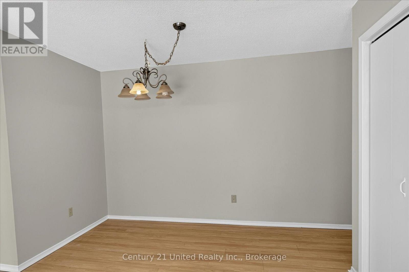 #201 136 WARE STREET - Image 10