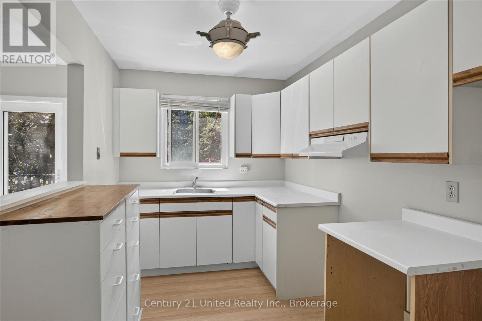 #201 136 WARE STREET - Image 16