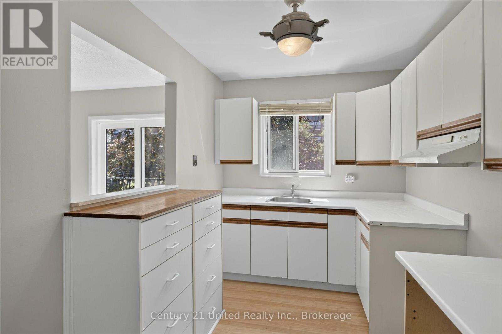 #201 136 WARE STREET - Image 17