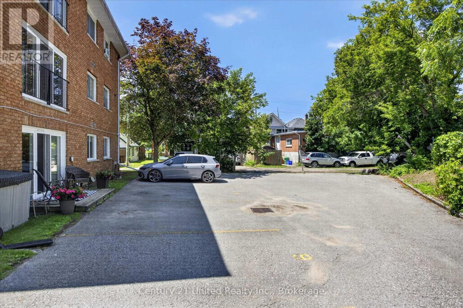 #201 136 WARE STREET - 39