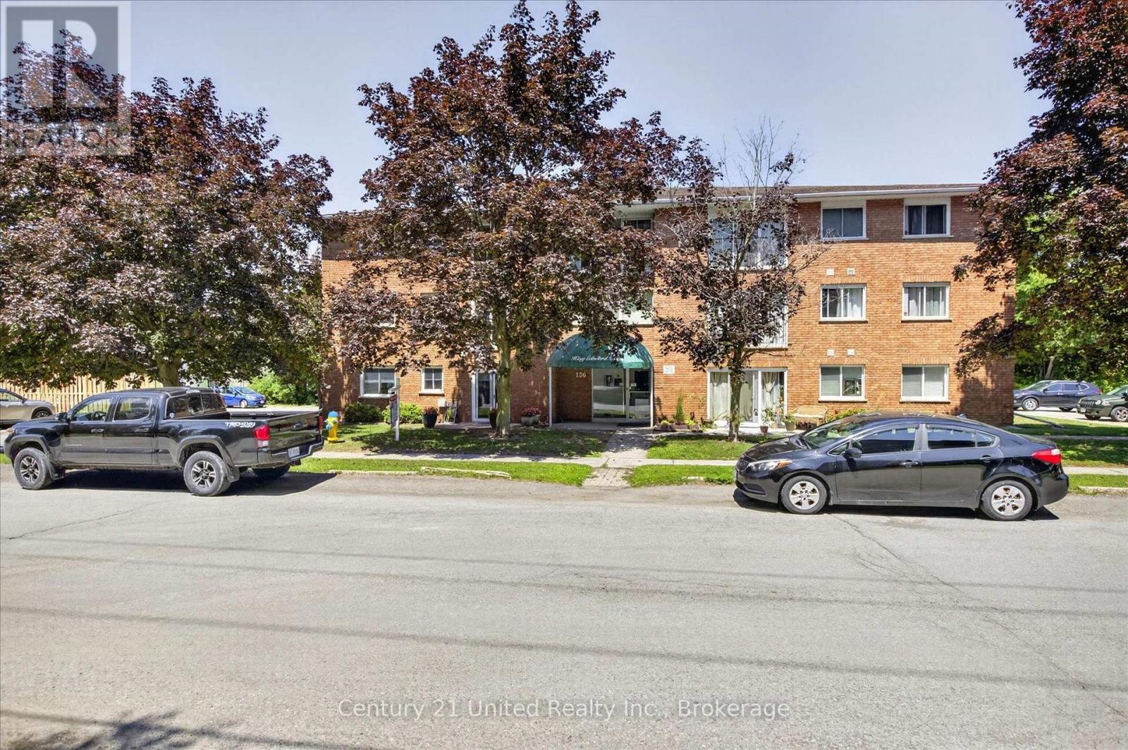 #201 136 WARE STREET - 43