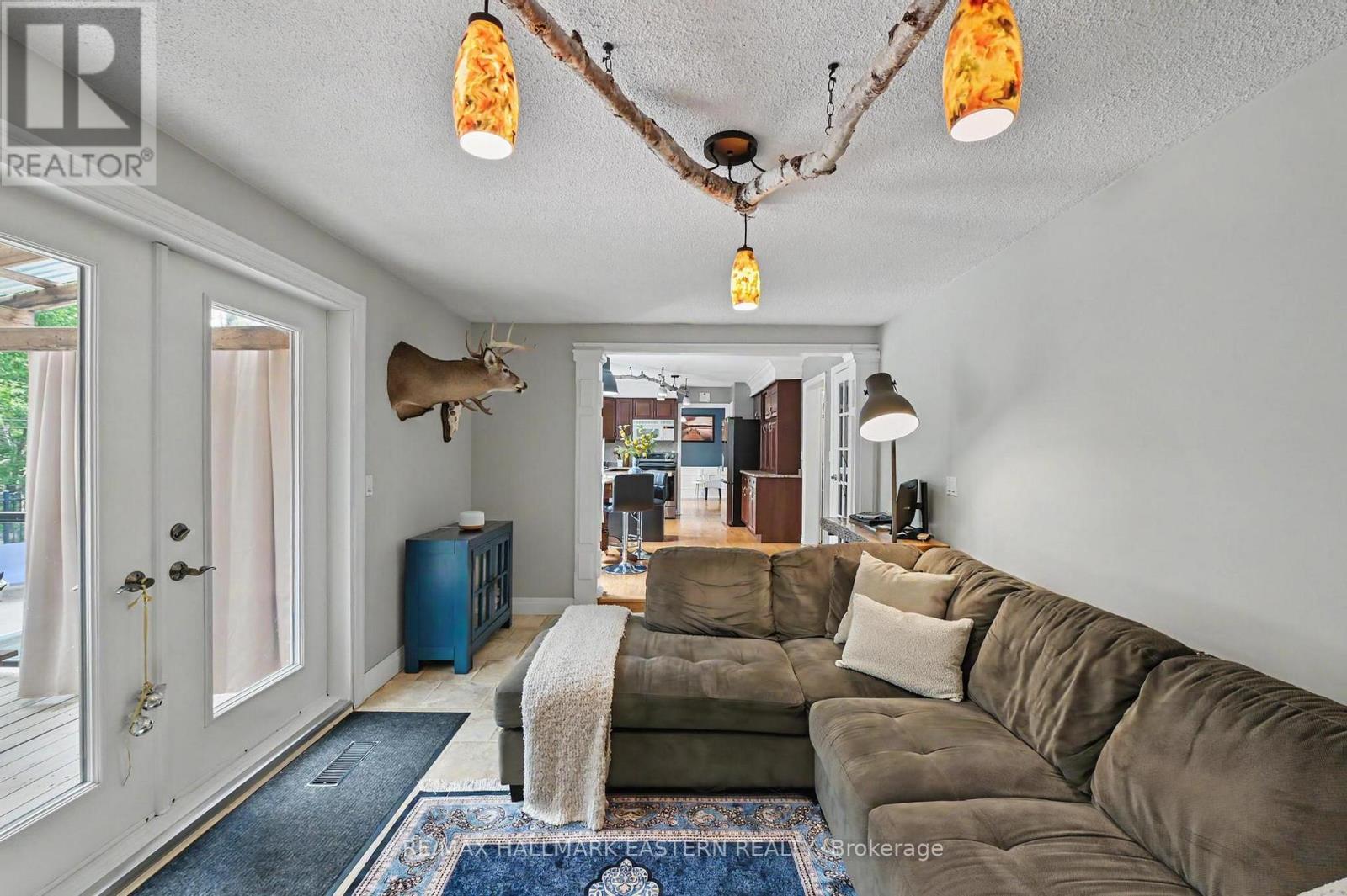 95 CENTENNIAL DRIVE - Image 19