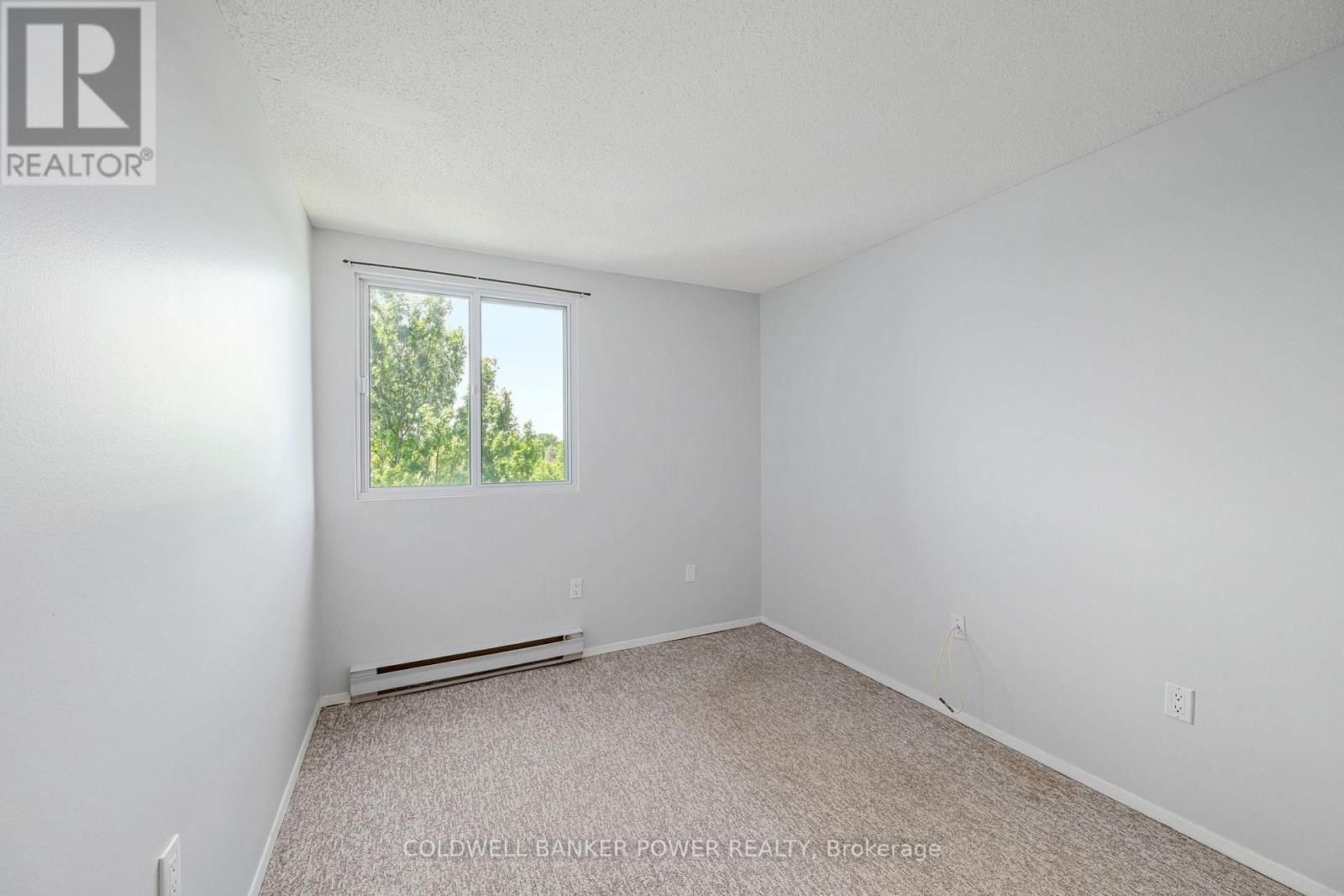 #704 600 GRENFELL DRIVE - 16