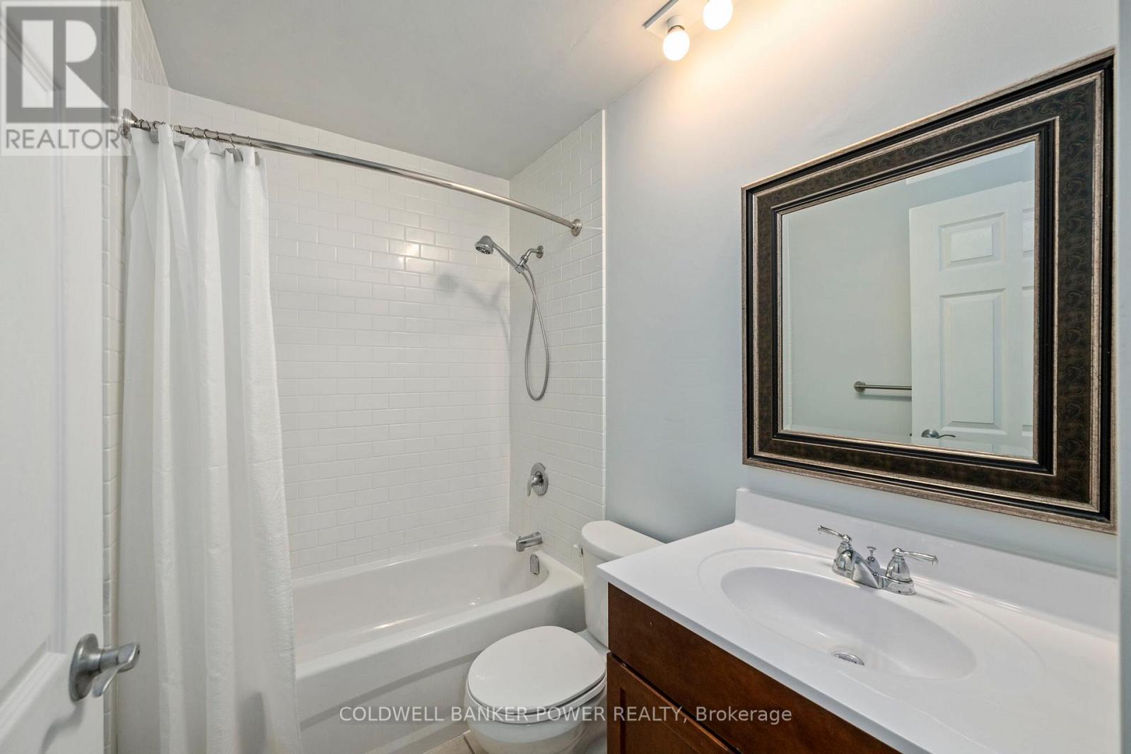 #704 600 GRENFELL DRIVE - 18