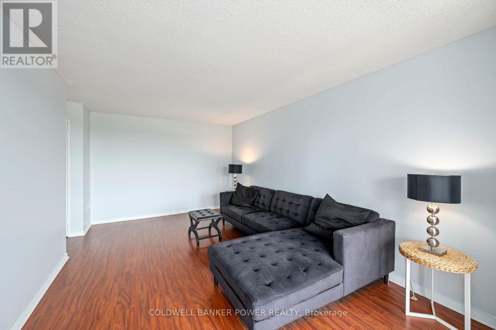 #704 600 GRENFELL DRIVE - 9