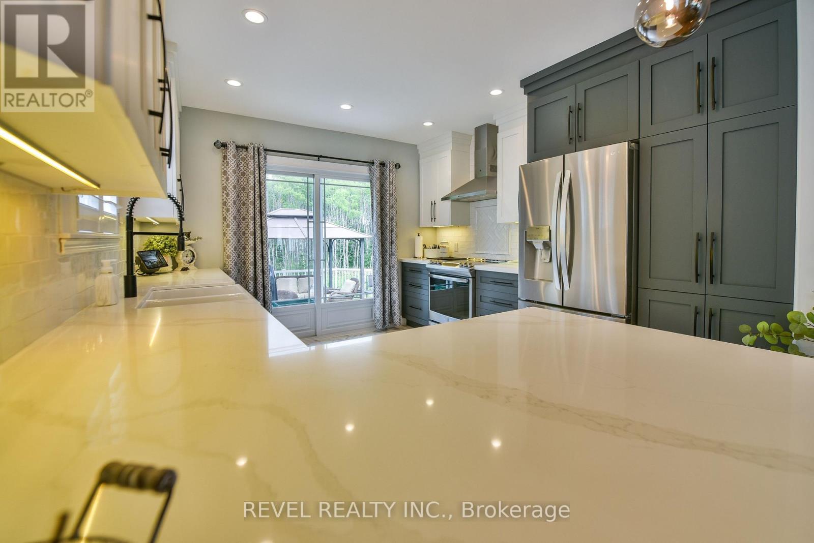 304 JV BONHOMME BOULEVARD - 18
